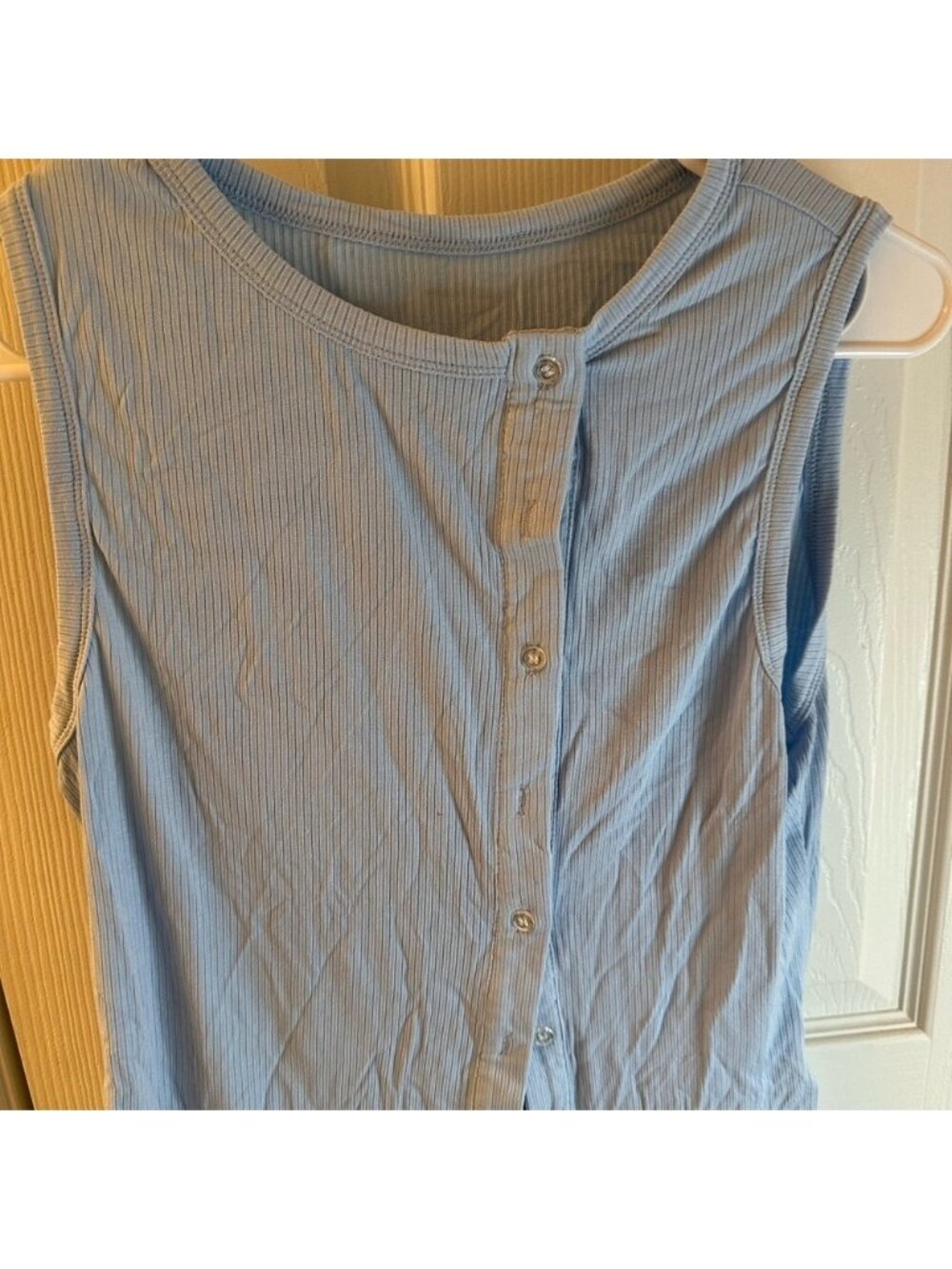 💜3/$15 Blue Sleeveless Button-Up Top